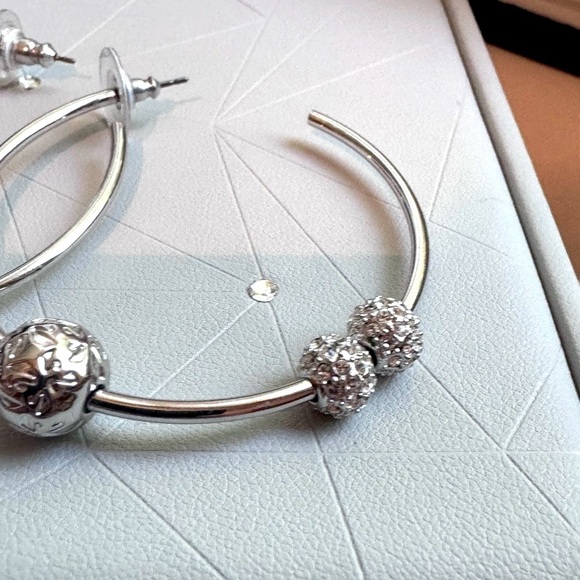 ✨ Stunning Timeless Vintage Swarovski Large Silver and Pave Crystal Hoop Earring - Picture 13 of 14